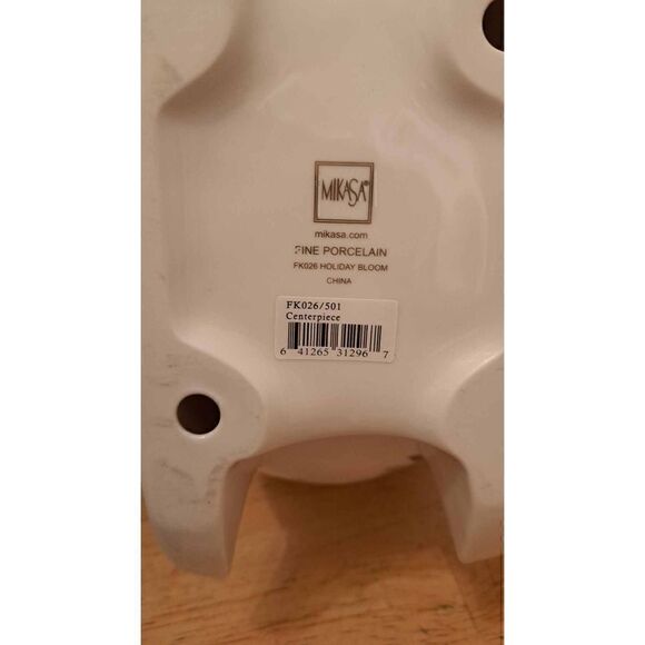 Porcelain center piece Christmas Decor - Picture 5 of 5